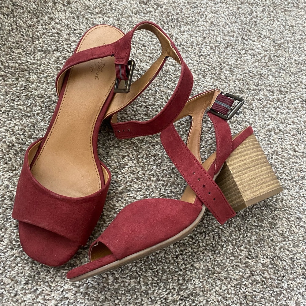 Universal Thread sandals - Picture 6 of 6